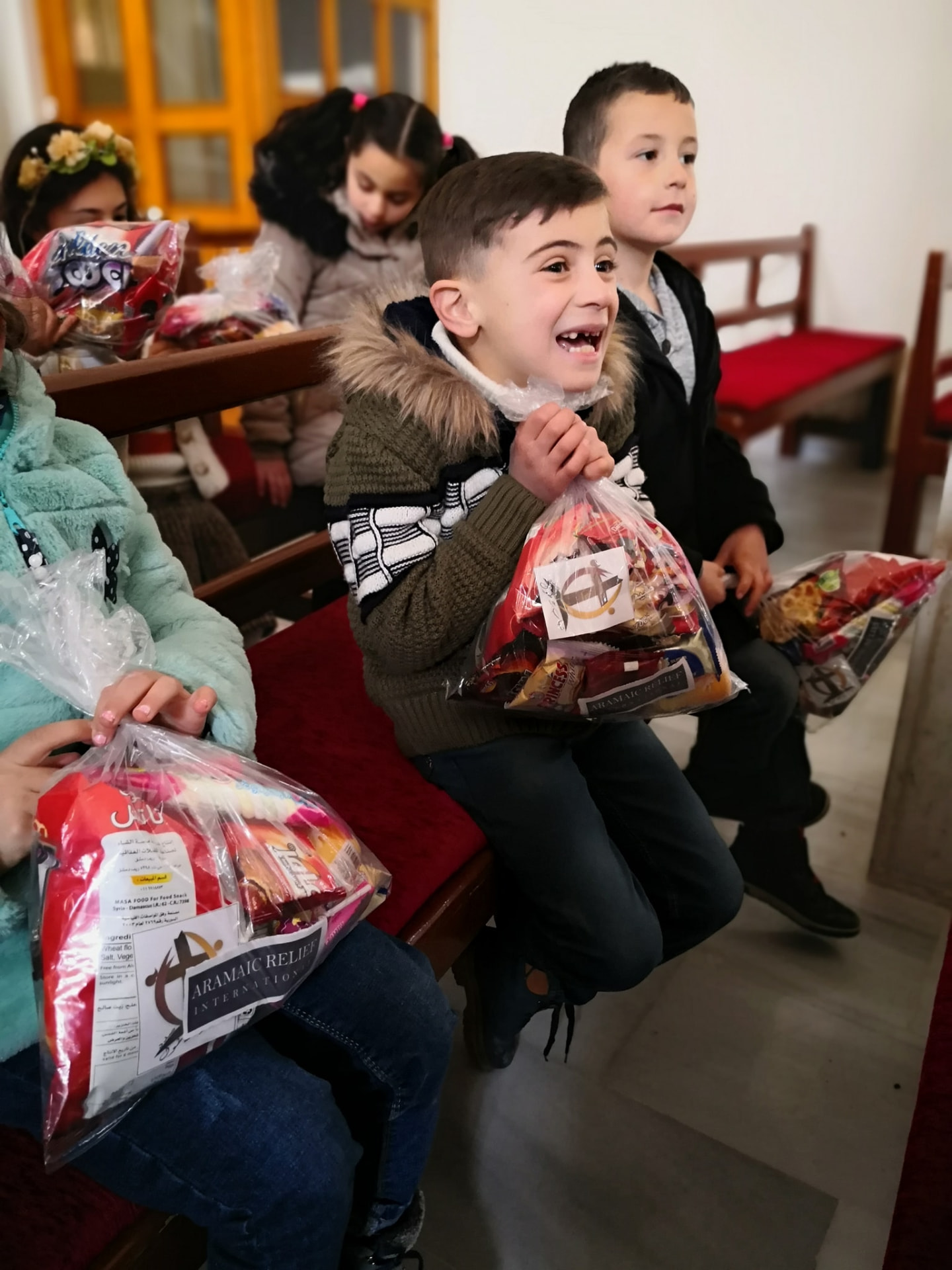Kinder in Syrien erhalten Weihnachtsgeschenke
